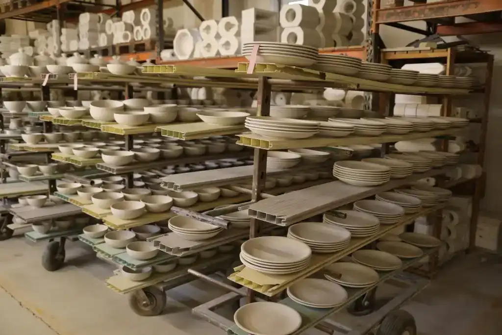 Keramik — Arbeit an der Drehscheibe